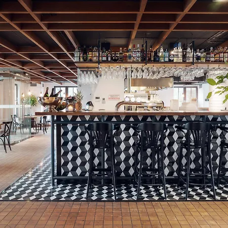 Hotel Almond Business & By Grano