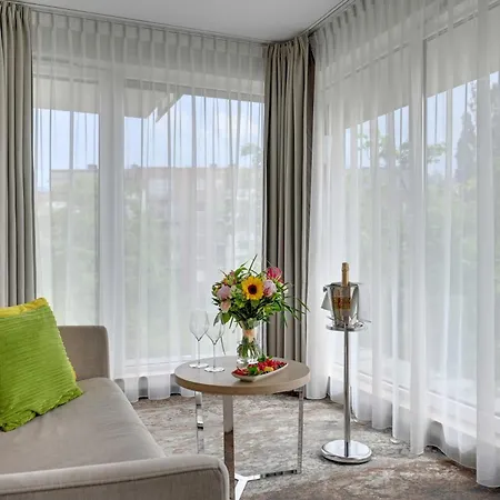 מלון Almond Business & By Grano - Grano Riverside 4*